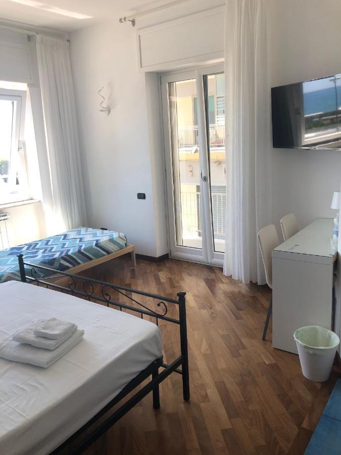Blue Sea Salerno Hotel Bagian luar foto
